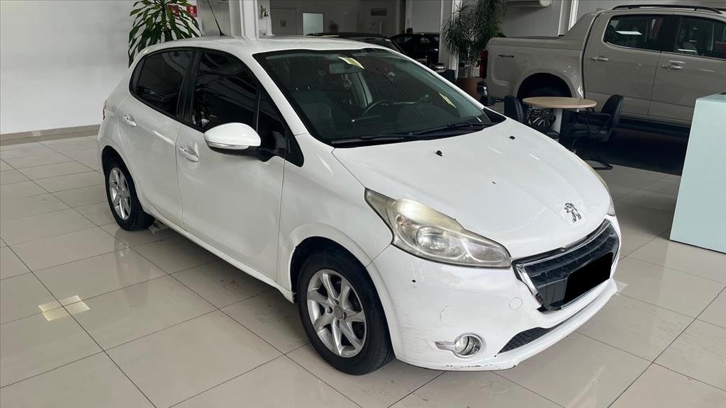 PEUGEOT 208